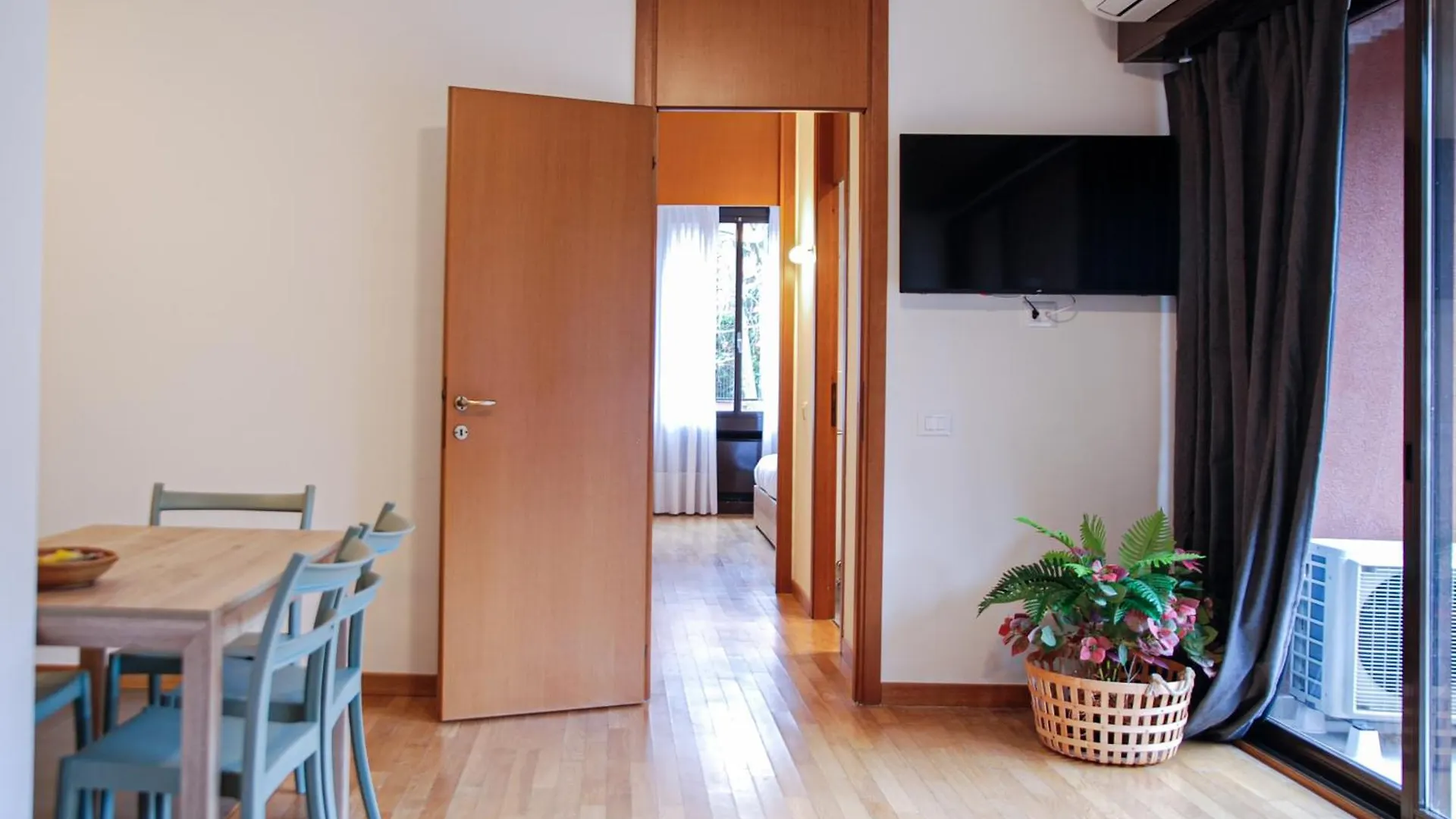 Home & Pet - Ponte Basiglio 0*,  Italien