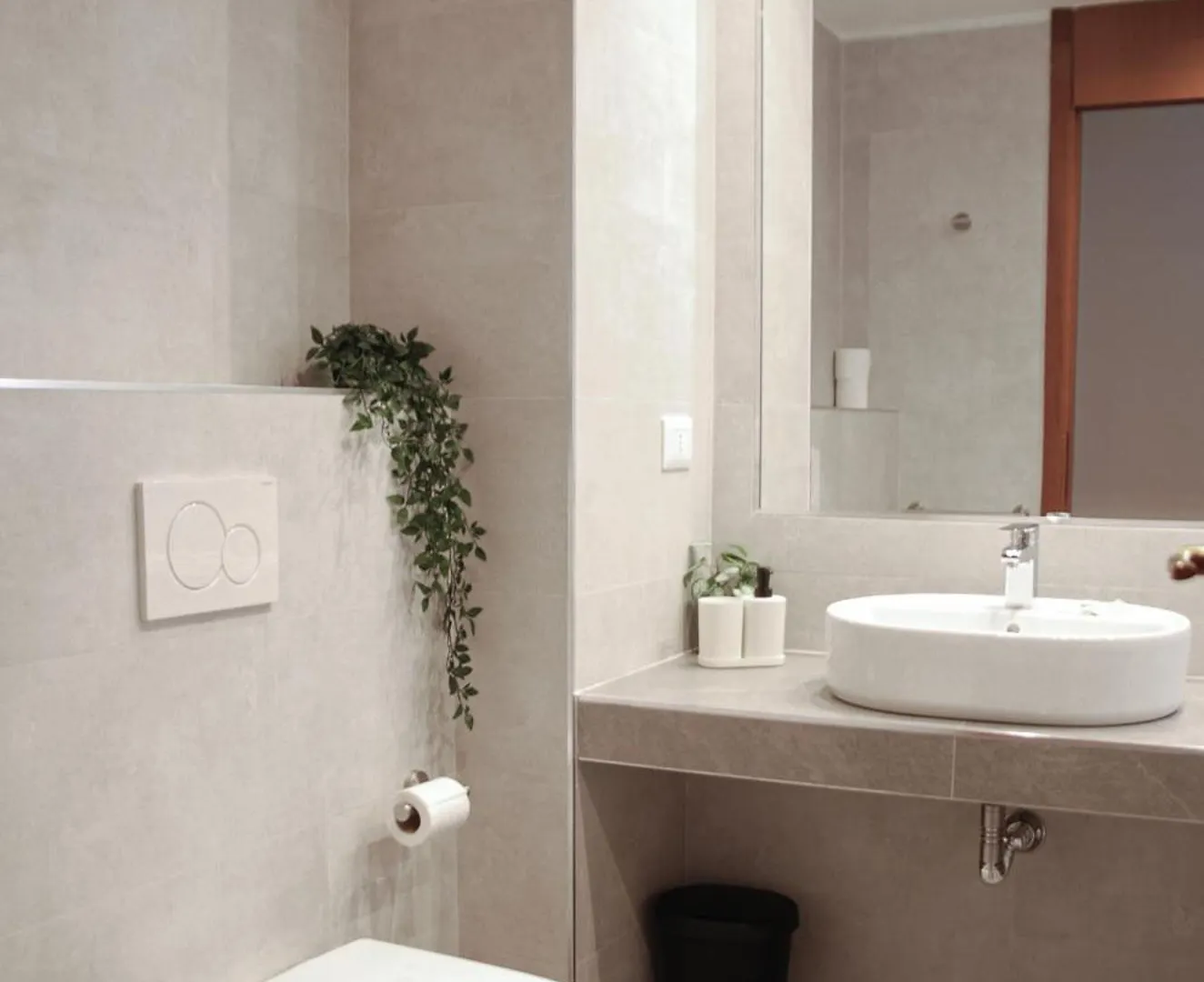 Home & Pet - Ponte Basiglio 0*,